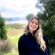 Profesora de comunicación enfocada en branding y negocios